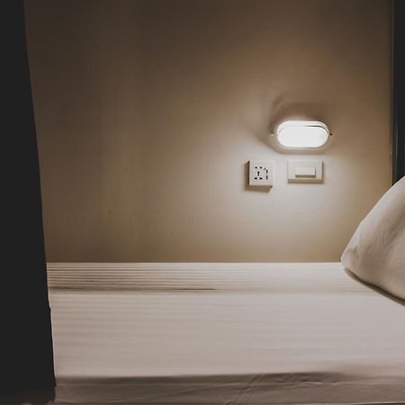 White Wall Poshtel Phuket Dış mekan fotoğraf